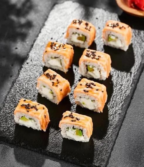 寿司，一种传统的日本美食。但它最早的起源地却在中国。一千八百多年前，东汉末年
