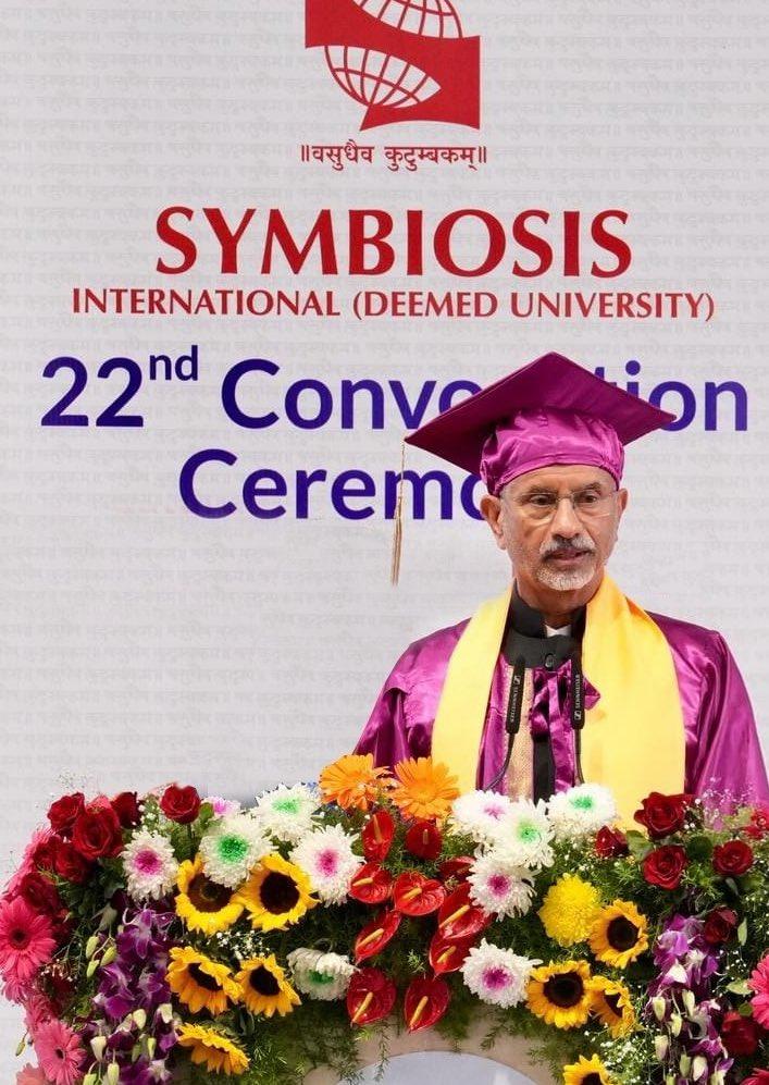 昨天（12月20日）印度外交部长苏杰生在一所大学毕业典礼上发表讲话，还不忘提到中