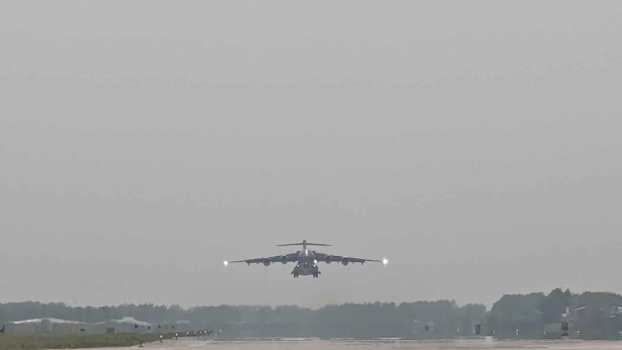 从2014年开始，我们接在韩的战士遗骨回家，用的是美制波音747货机，用的是苏系