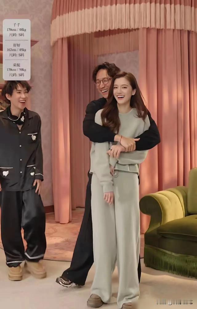 笑不活了，吴千语这豪门带货一姐的剧本，简直是把割韭菜玩出花了！顶着百亿富太的