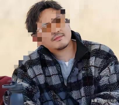 沈腾一开口就是王炸：“我这辈子最恨的两个人，一个是我爸，一个是我妈。”马丽秒接：“恨他们把你生得太优