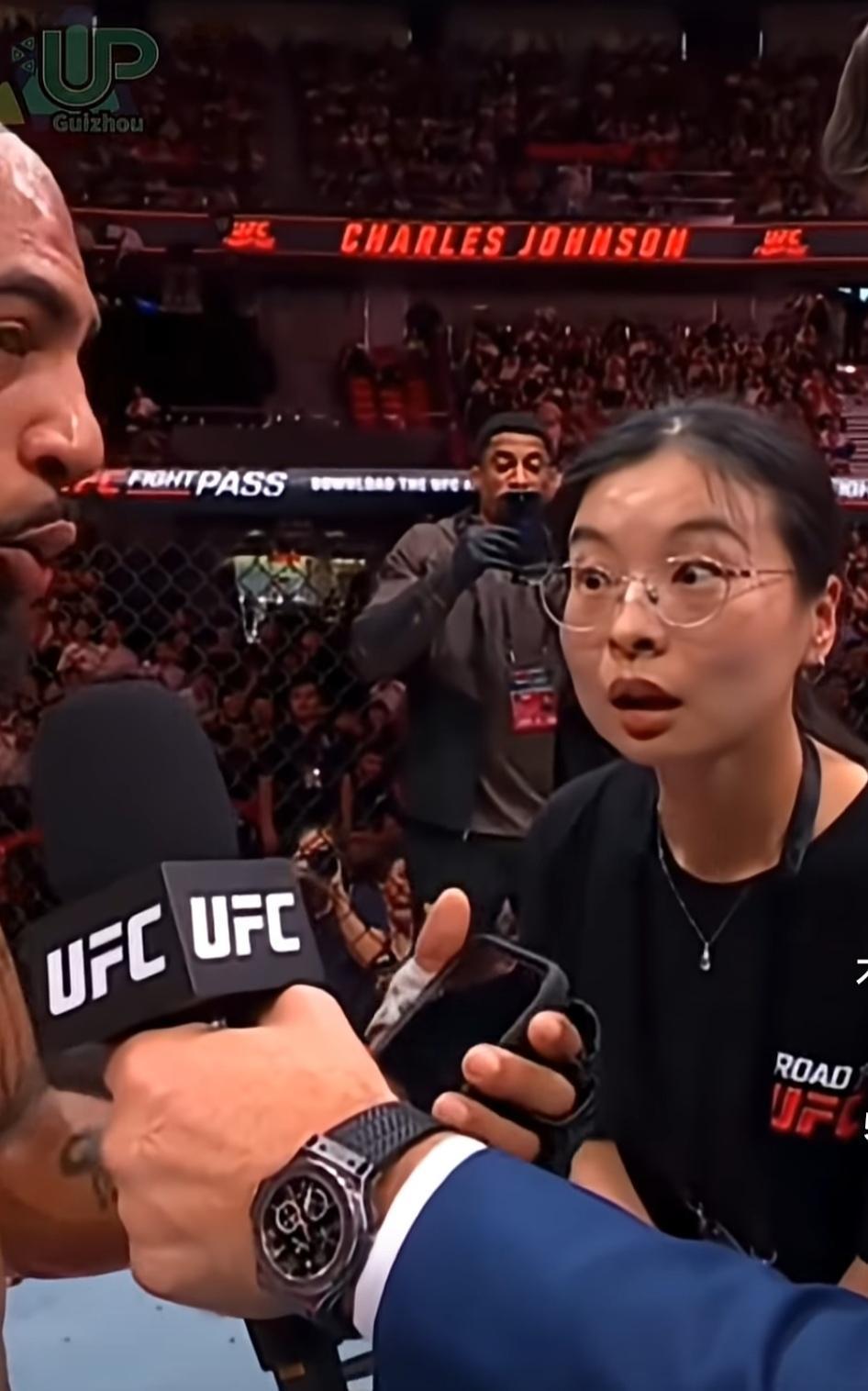 你说中文，惊讶到宝宝了。诧异的表情有多逗。