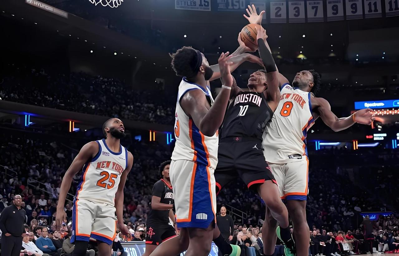 这可能是本赛季NBA最诡异的一场“屠杀”！火箭35次助攻，全场仅8次失误，6人