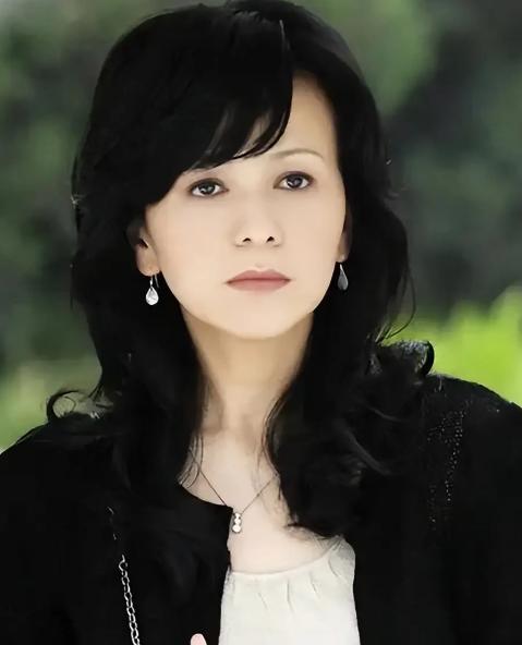 王子文建议王琳：“你房子这么大，可以去把父母接回家住。”王琳直接拒绝：“能给父母
