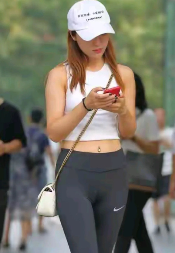 你们发现没有，大多数男人都喜欢别人家漂亮的老婆。其实他们喜欢人家漂亮的老婆，并不