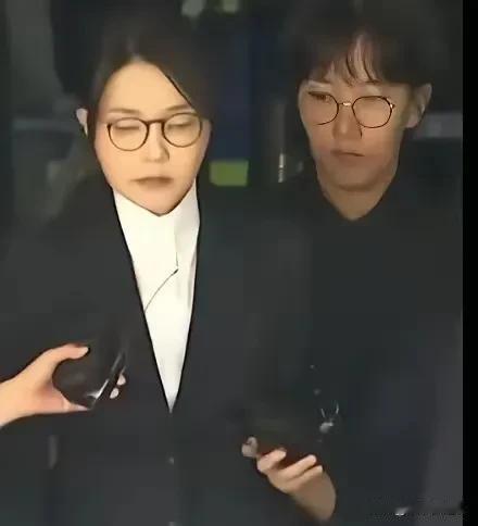 以前有多风光，现在就有多落魄，韩国前总统尹锡悦两口子都被抓了，更让人惊讶的是，这