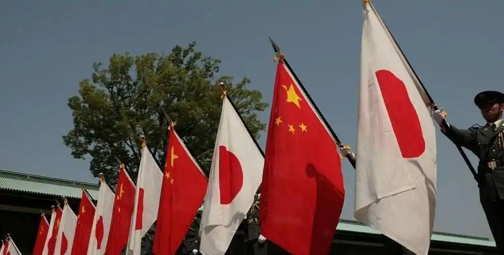 日本这次是真踢到铁板了！一边高喊"台湾有事即日本有事"，一边又改口称中国