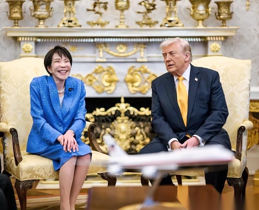 太尴尬了！日本媒体吹嘘高市早苗外交风格独特！针对高市早苗在会见特朗普、马克龙和意