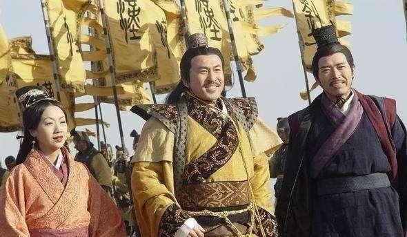 刘邦当了皇帝后，忽然想起自己和曹寡妇还有一个儿子，于是便回到沛县找人。没想到，曹