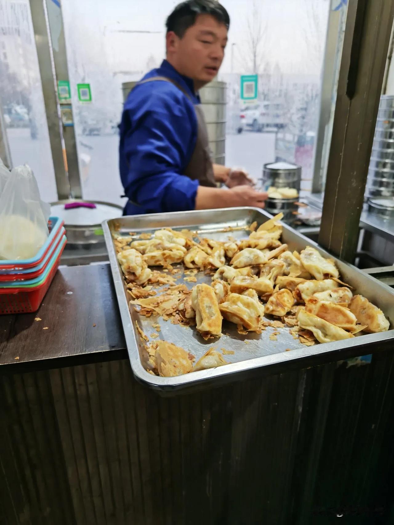 做早餐那是真挣钱，30%的利润干一年搞20W太轻松啦[赞][赞]宿舍楼下新开一