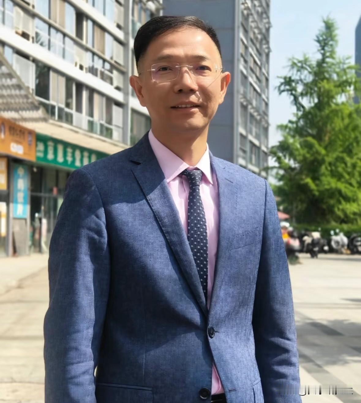 我突然明白李圣了李圣律师这人，确实有点不一样。最近他接的山西长治那个案子