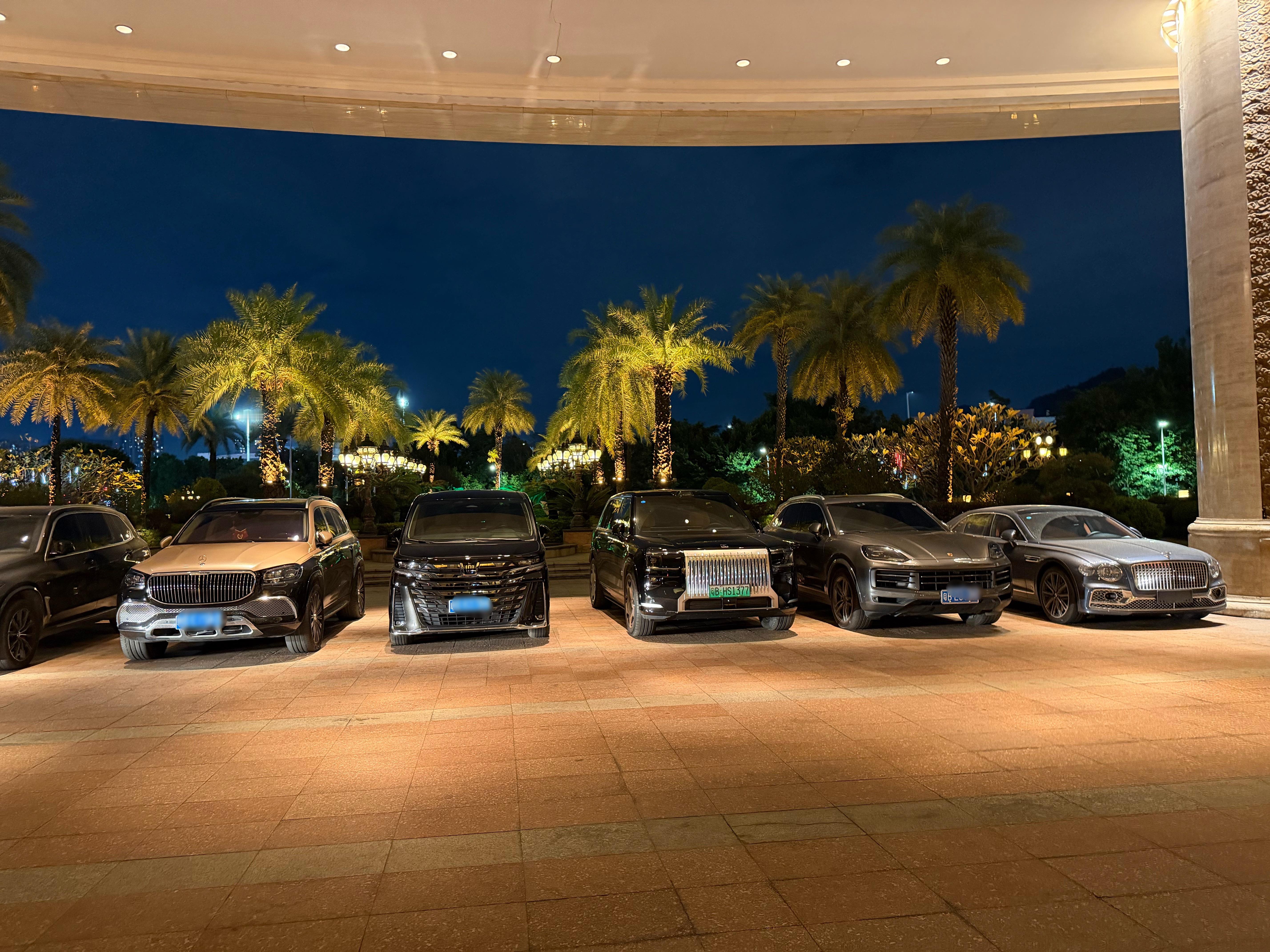 嚯今天游完泳下来的阵容比前几天更强大上楼的时候还只有两台来着