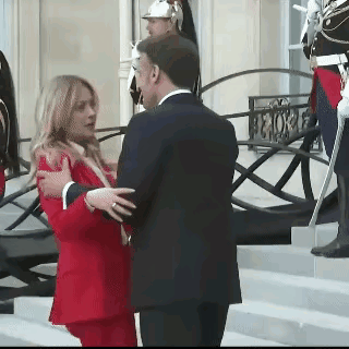 法国这种礼仪你能接受吗？国家级礼仪待遇。