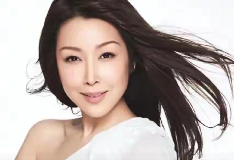 50岁孙悦复出惊艳全网！丈夫是10亿富豪，儿子成游泳冠军曾凭《祝