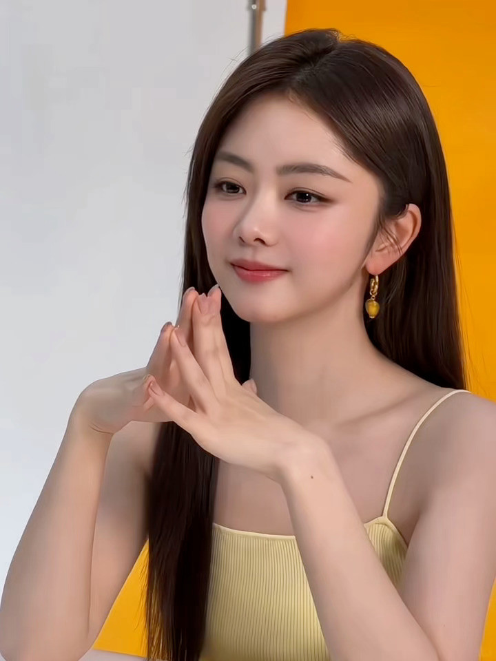 谭松韵，氧气美女，我愿称之为美神降临。