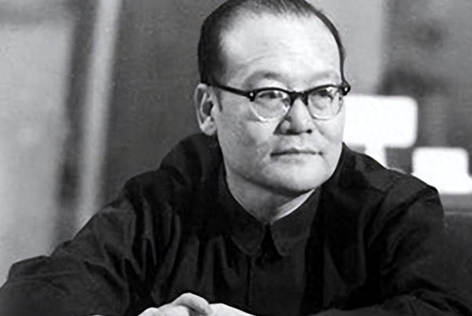 1951年，毛主席在接见许昌地委副书记纪登奎时，得知他的年龄还不到30岁，突然问