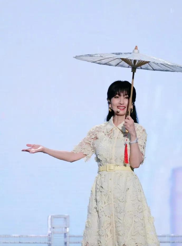 赵雅芝的留白艺术：让白素贞永远活在时光里当赵雅芝的千字长文在社交媒体传开，字里