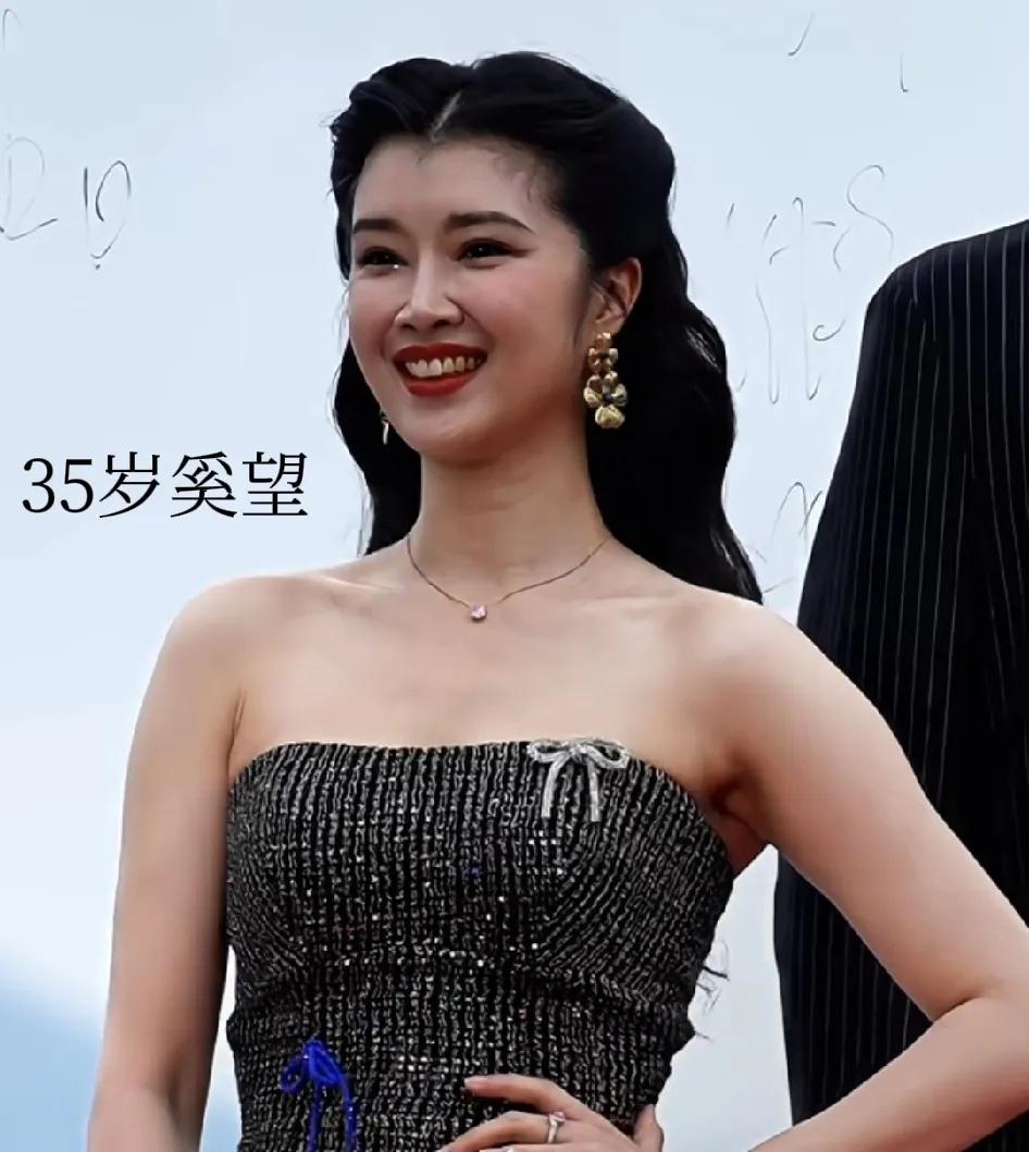 网友说：“茹萍才59岁，这状态看起来有点长得着急，奚望35岁了还年轻”。我觉得