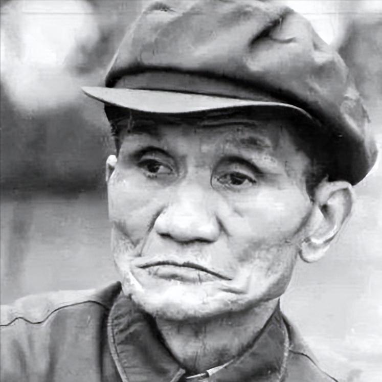 1947年，沈醉到重庆监狱视察，看见一个疯老头正在跑步，沈醉不经意间与疯