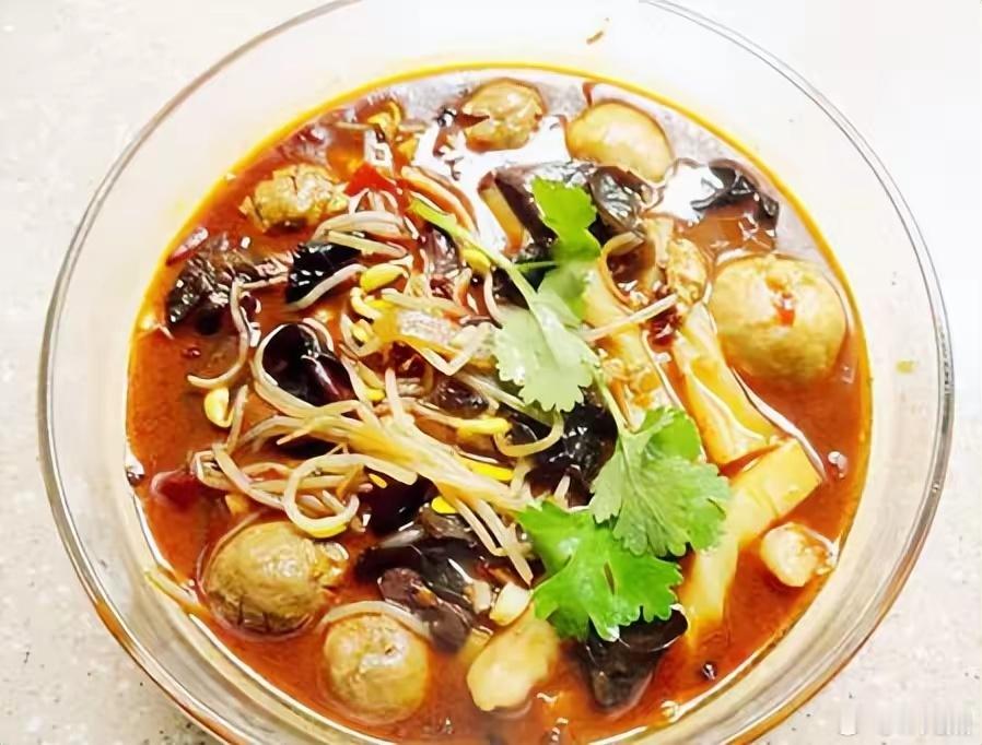 麻辣烫轻奢还好吧，我这边10块一份，配料是固定的，不用自己挑（里面有面筋、黄豆