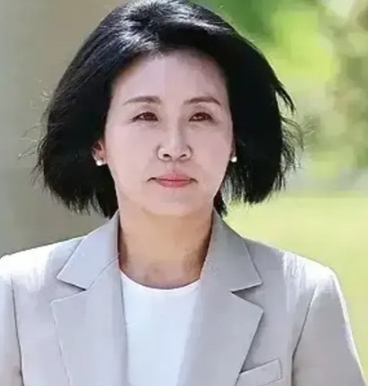 韩国前总统尹锡悦的夫人金建希曾经是人们评头论足的焦点，在很大程度上也是因为许多人