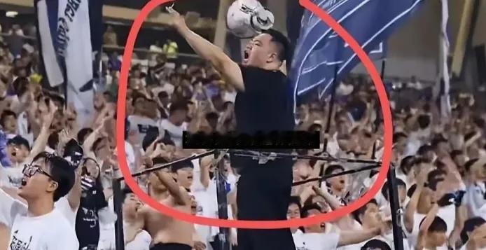 中超网络神图诞生！听说这张图一夜爆红，网络上起码有20家以上的媒体拍摄了这张图