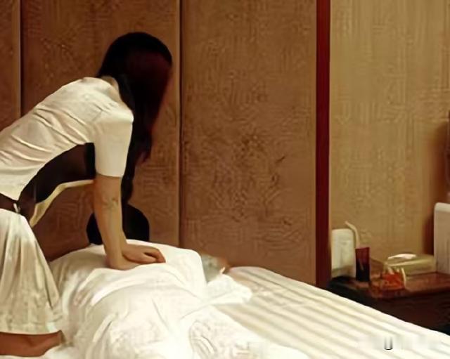 辽宁，小伙子夜里无聊，也没女朋友，只能去足浴店消遣，找个女技师陪自己聊天。晚上7