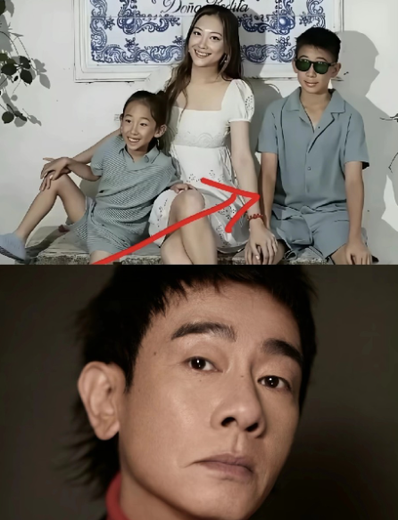 陈小春两个儿子都像他，完全浪费了应采儿基因。所以，男性基因占主导，要想孩子好看，