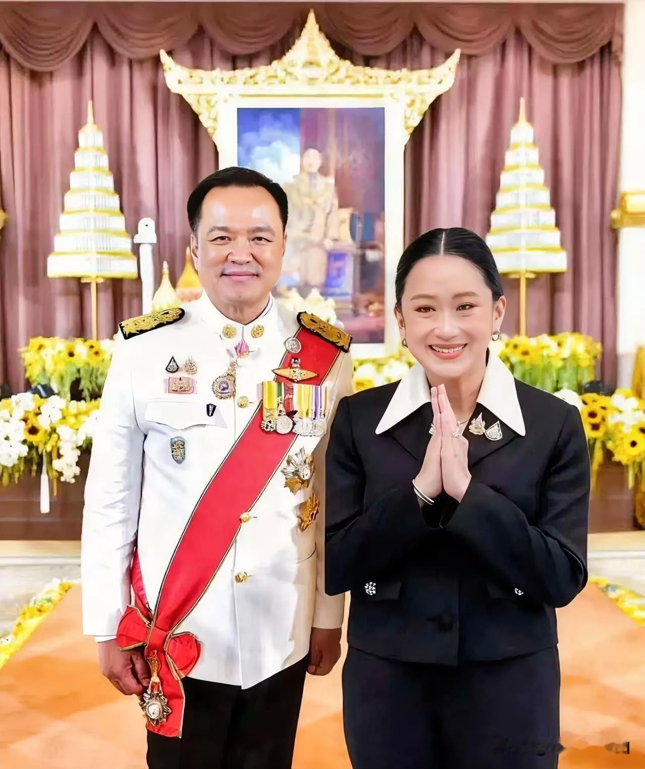 就在刚刚泰国新总理正式宣誓就职！9月24日泰国新总理阿努廷带着他的内阁团