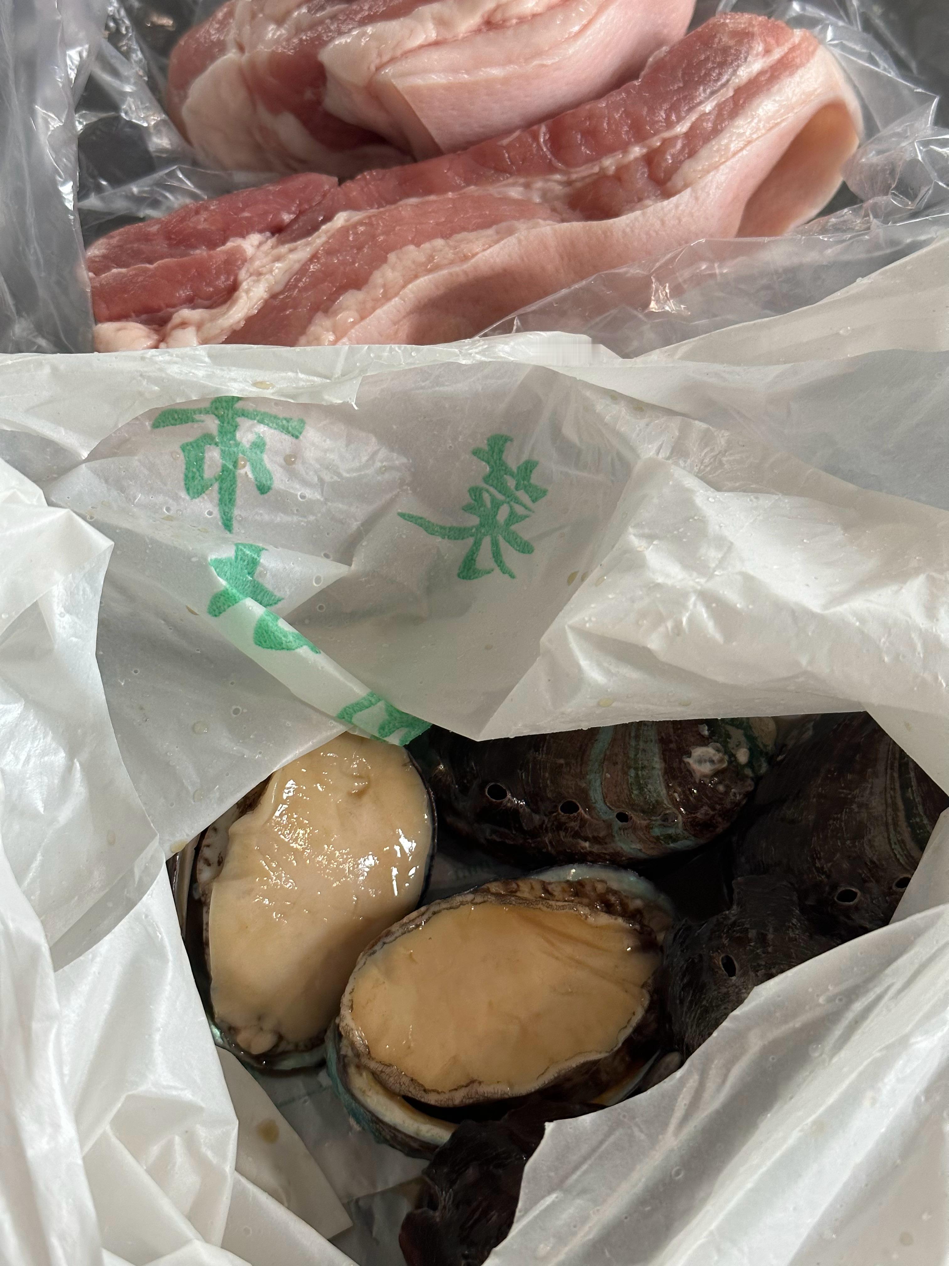 啃老快乐[doge]晚饭又可以吃鲍鱼烧五花肉！​​​