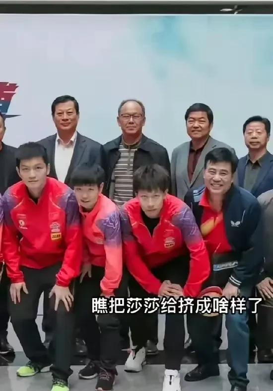 你大概是孙颖莎最满意的照片了啊，自己原来这么瘦！从东哥相貌来看，这照片202