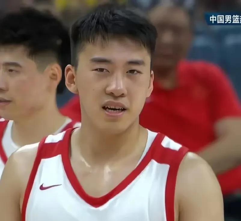 一场热身赛，中国男篮收获了4号位最佳人选，证明了此前杜润旺、付豪的多么不合适！