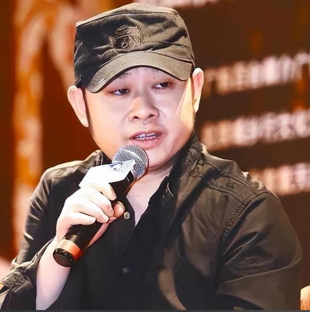 2004年，张艺谋邀请刀郎为《十面埋伏》首映礼献唱。同台的是刘德华、金城武、韩红