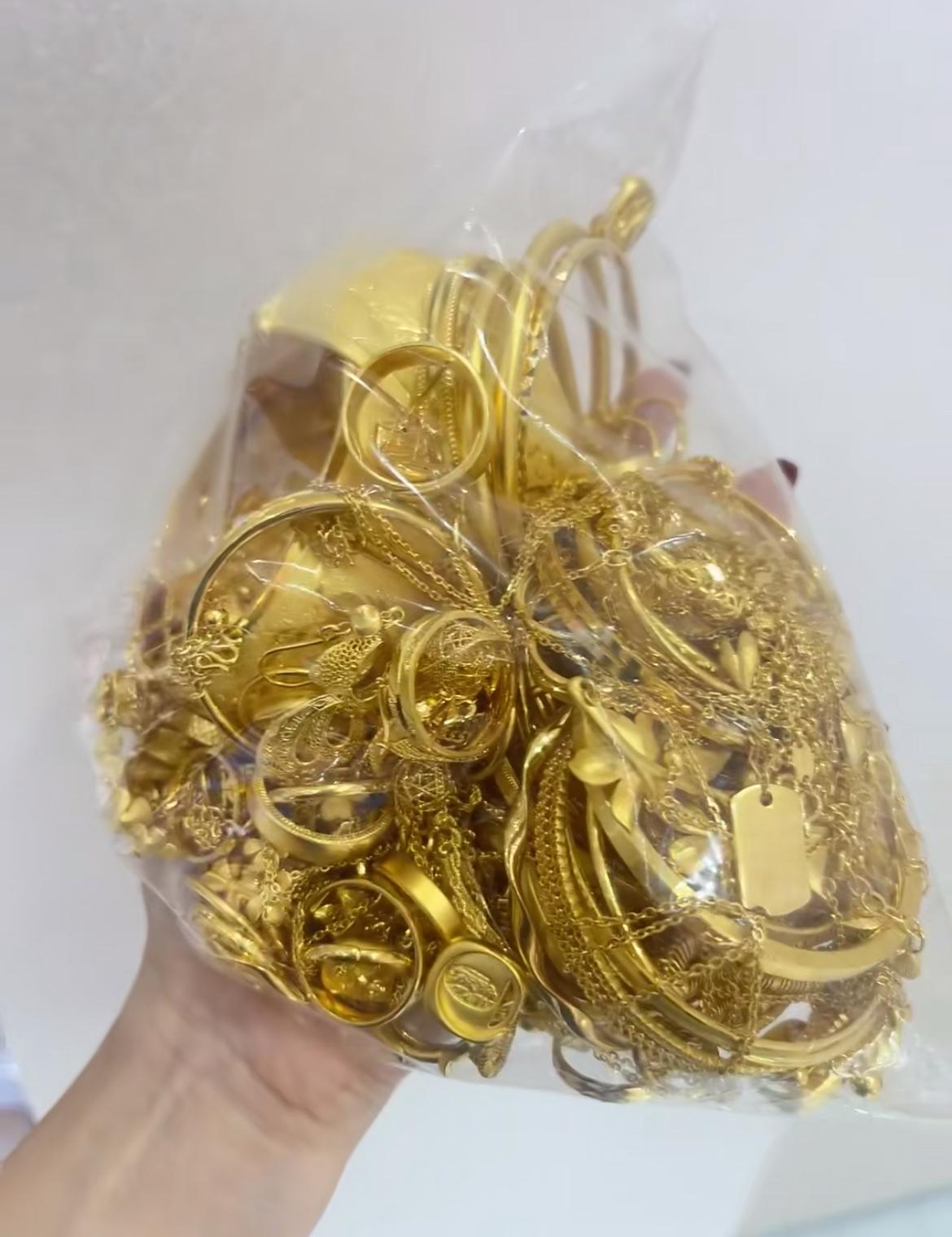 真的快愁死了。手头攒了五百多克黄金，最近看着金价不错，想着变现周转一下。
