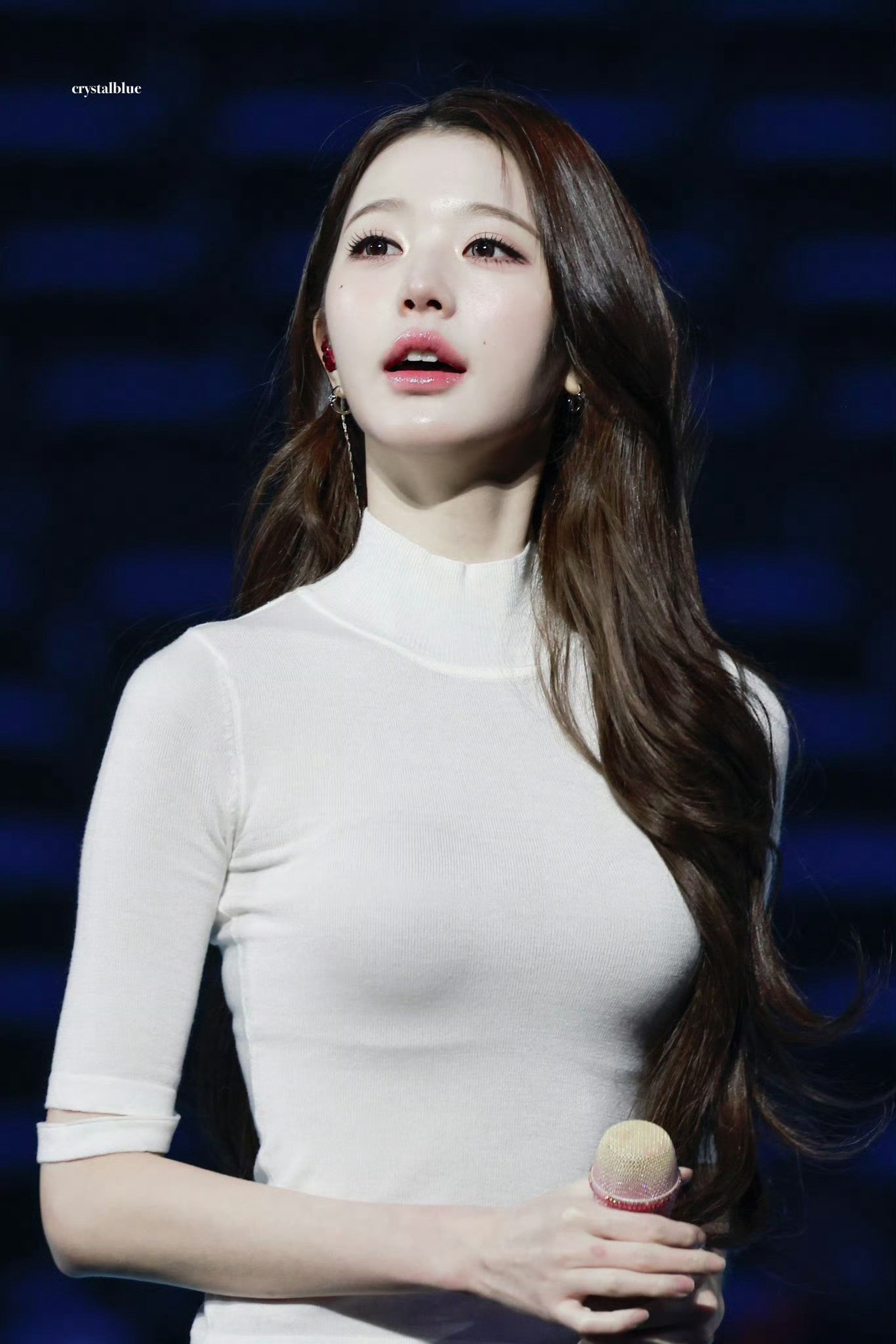 很难不怀疑现在p图软件里的减龄特效是按照张元英为模型的….