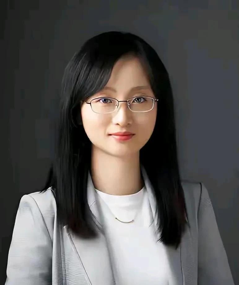多个网友称，南京大学年轻女博导东思嘉系自杀近日，南京大学回应了该校33岁年轻女