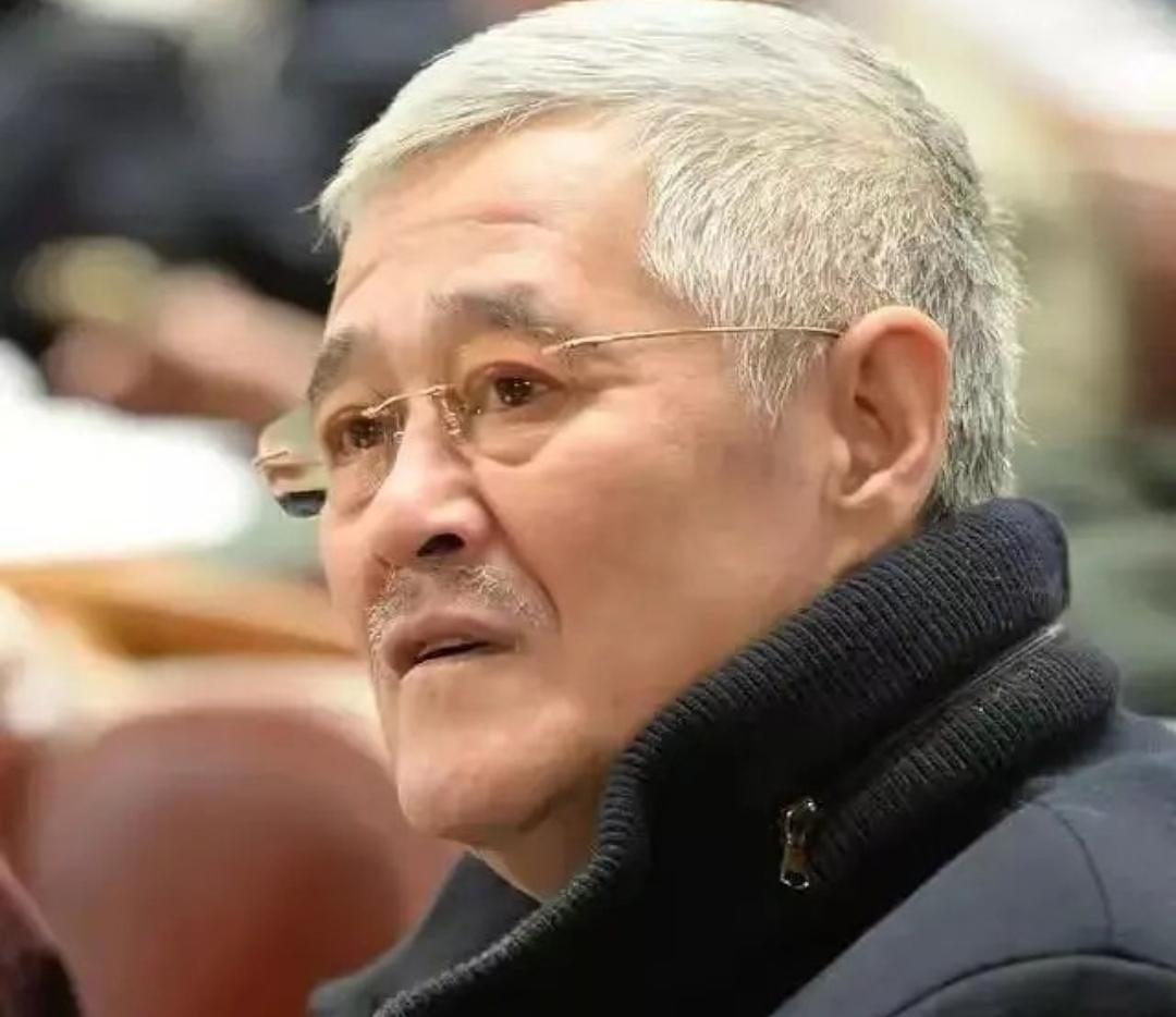 有点理解赵本山老师的颜值了有网友在美国洛杉矶偶遇了冠希哥，年少时那么英俊帅气的