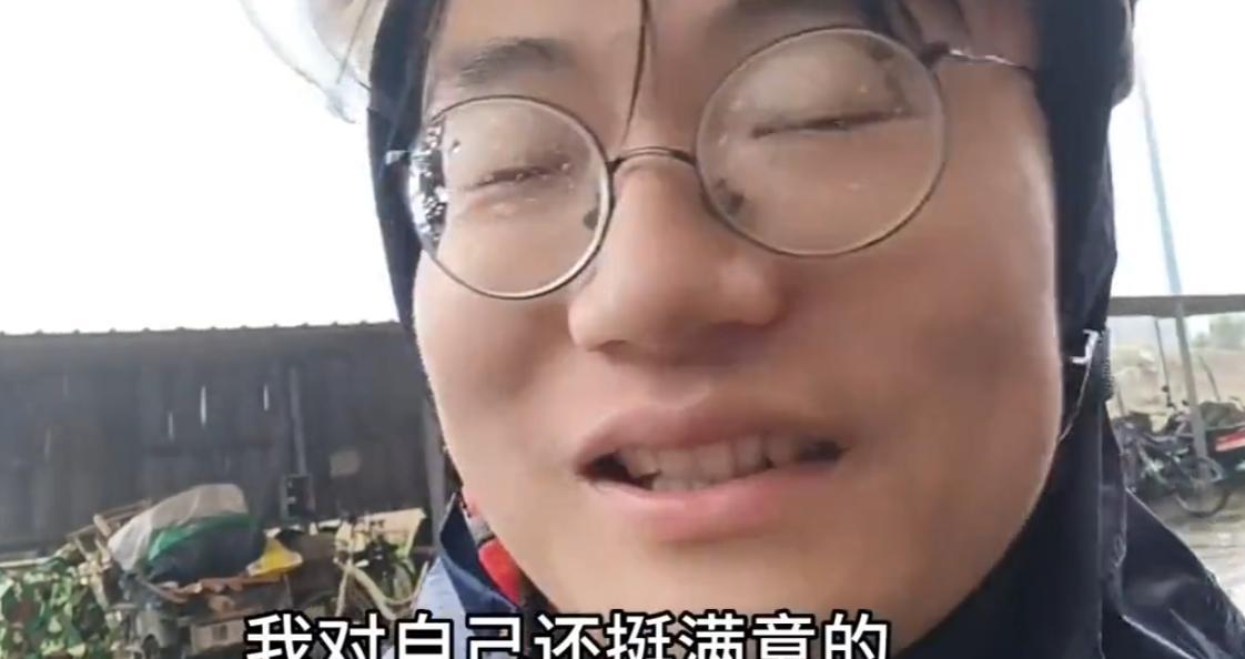 211本科生，下雨天送外卖：6单44块6，值吗？今天看到一个视频：一个211