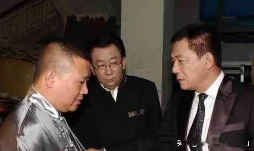 吵翻天！郭德纲大师哥是谁？侯耀文的大徒弟到底是谁？各方说法完全不一样！徒弟各有说