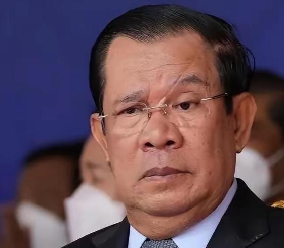 洪森玩了40年边境牌，这次把自己玩进去了，泰国F-16战机炸的不是柬埔寨军营，炸