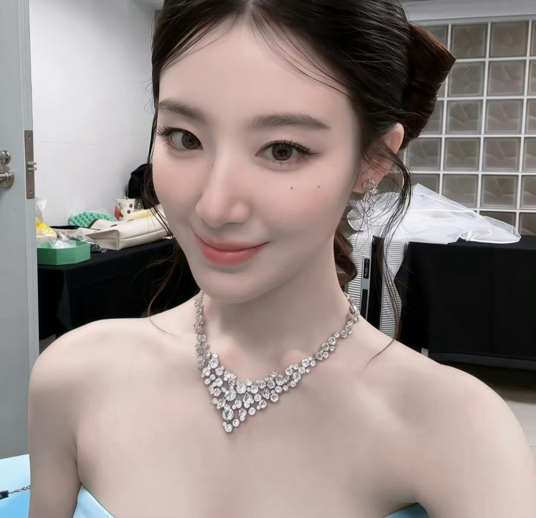 叶舒华恋情某些媒体呢恋情是要替叶舒华承认的视频是没有的实锤是没有的造谣的成本好低