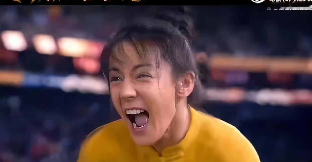 《功夫女足》没火，迪丽热巴的表情包先火了。感觉这次选的主角张小斐、张艺兴和迪丽热