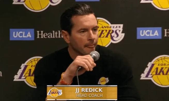 NBA常规赛湖人客场对阵老鹰的比赛已经结束。全场战罢，湖人以102-122不敌老