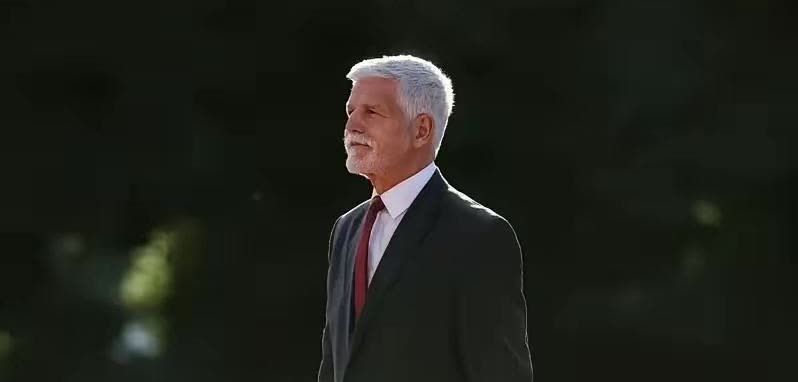 捷克辩称，捷克总统印度之行是结束访问日本后，自行脱队去印度见友祝寿，属于私人行程