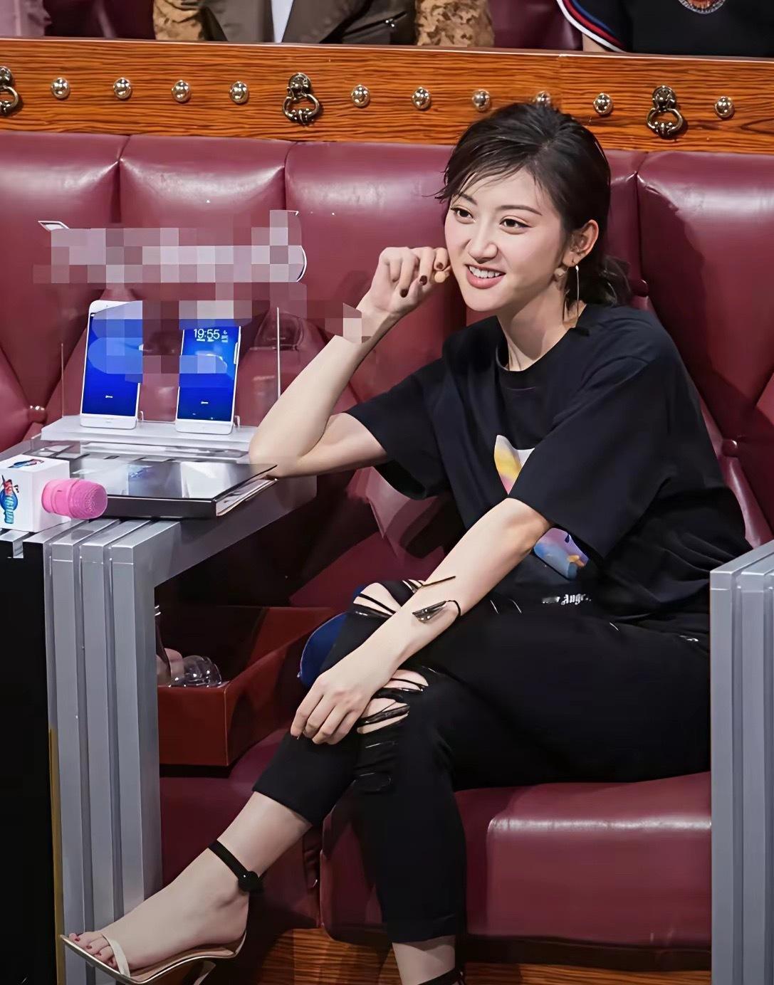 景甜的脚型十分好看，可以说是见过当中很出彩的。​​​