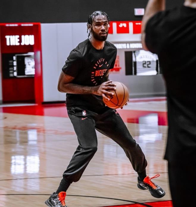 明天上午火箭队会在主场对阵快船队。本场比赛之前，火箭队方面给出了消息，全明星中锋