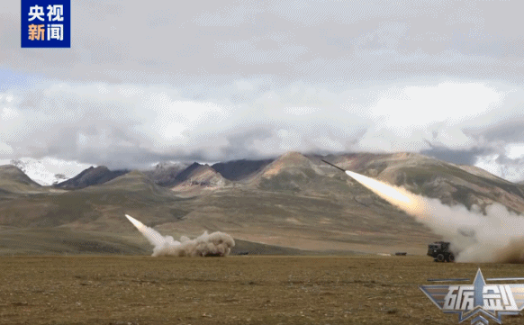 罕见曝光！远火对海实弹打击名场面震撼来袭...第一次挑战海上目标打击！几十辆
