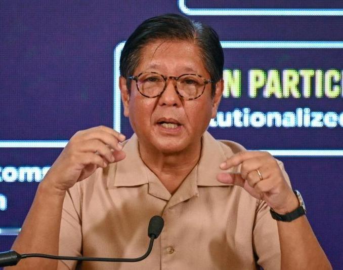 成功的炒房客小马科斯。据菲律宾媒体报道，截止到去年底小马科斯申报的家庭净资产3