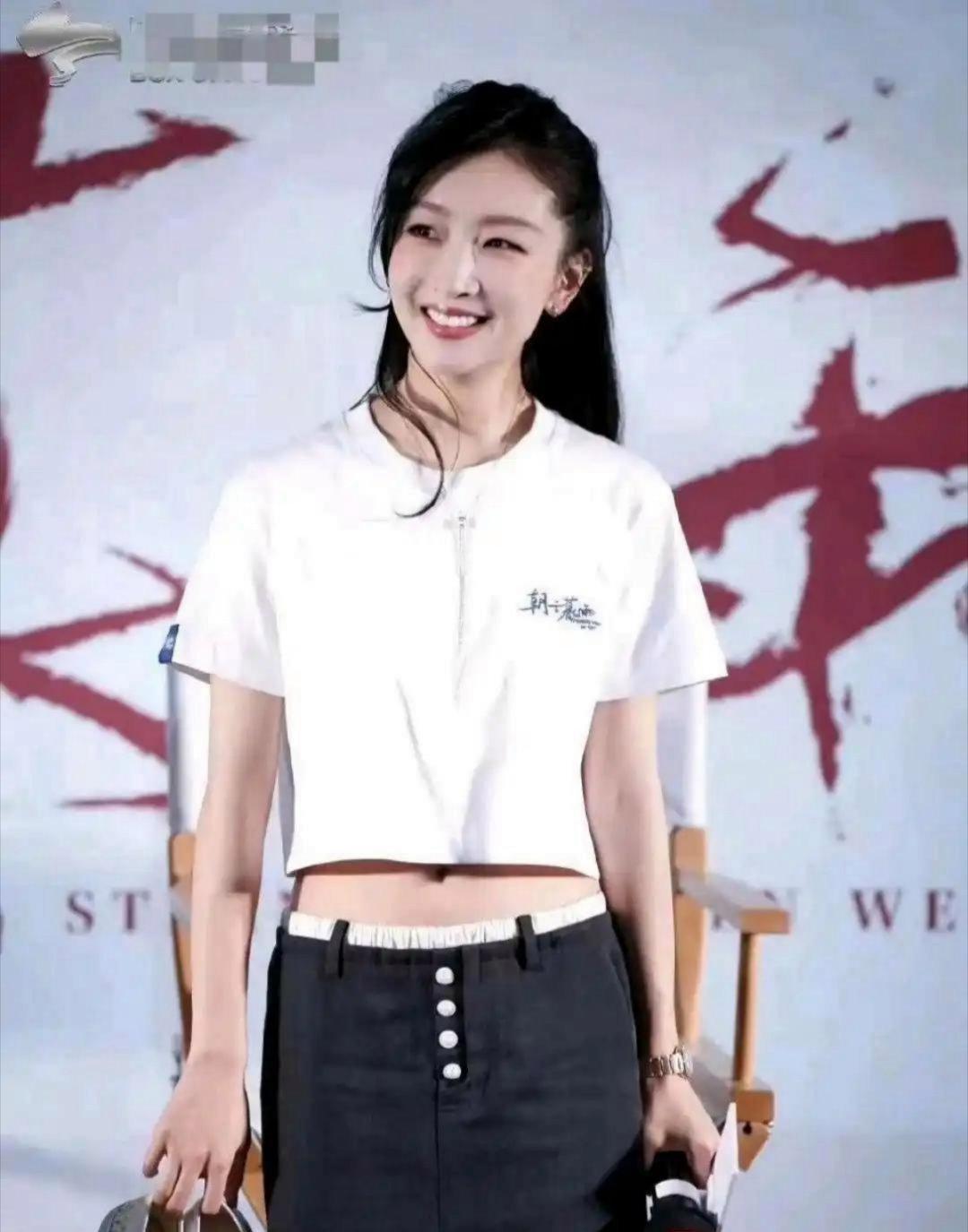 周冬雨这是长开了，愈发好看了！