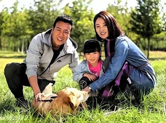 于和伟的妻子是宋林静，两人相识于抚顺话剧团，1991年相恋，后结为夫妻，育有一女